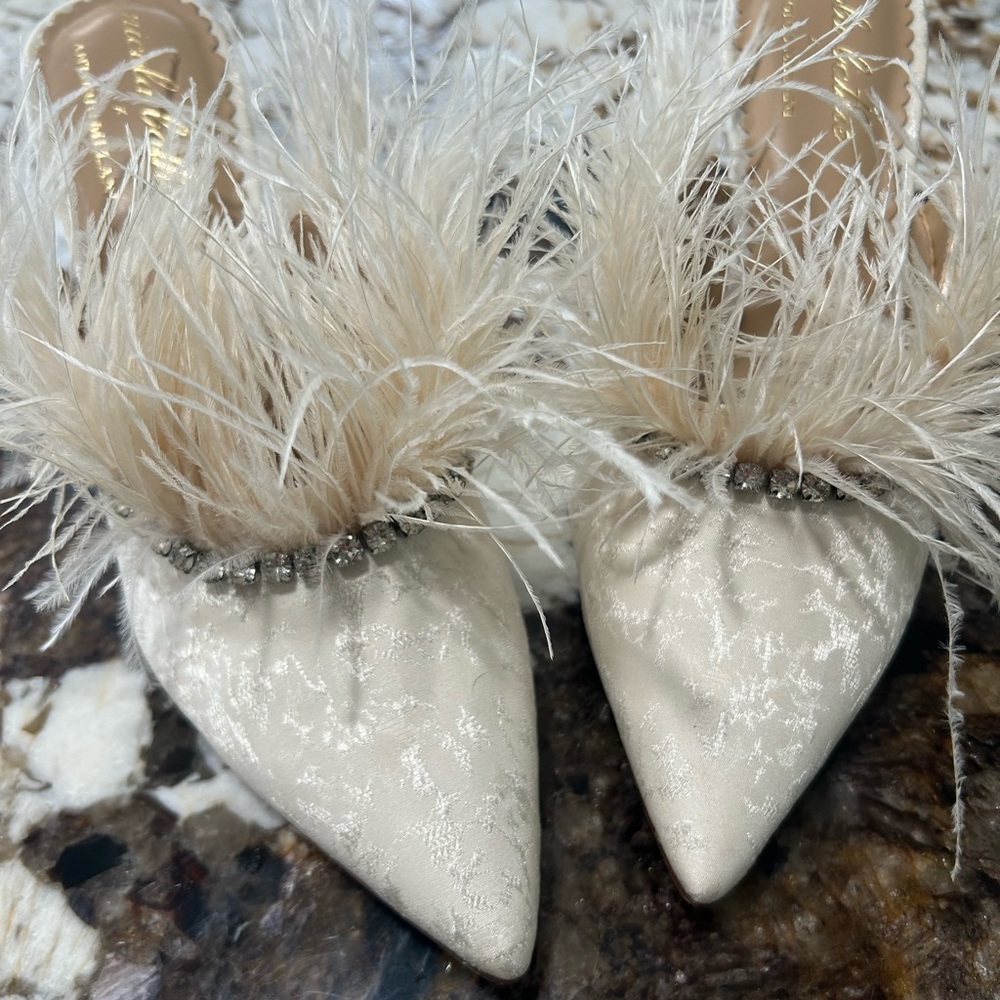 ANTONIO MELANI x NICOLA BATHIE Ivory Feather & Crystal Pointed-Toe Mule - Picture 3 of 5
